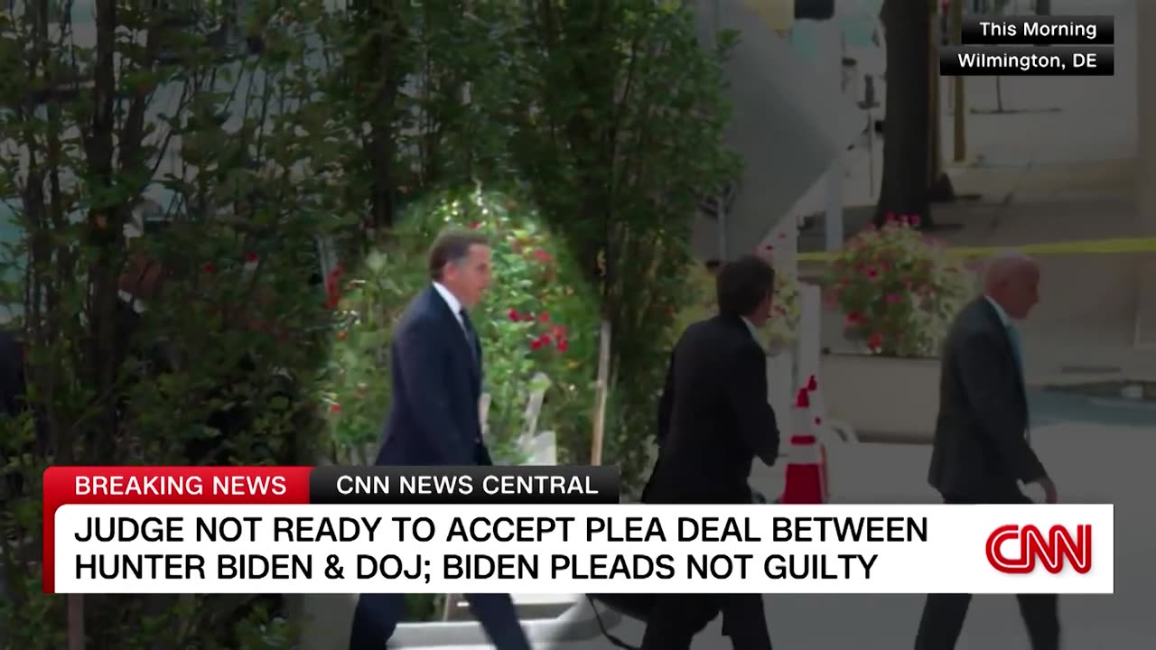 Judge makes surprise decision amid drama at Hunter Biden hearing.