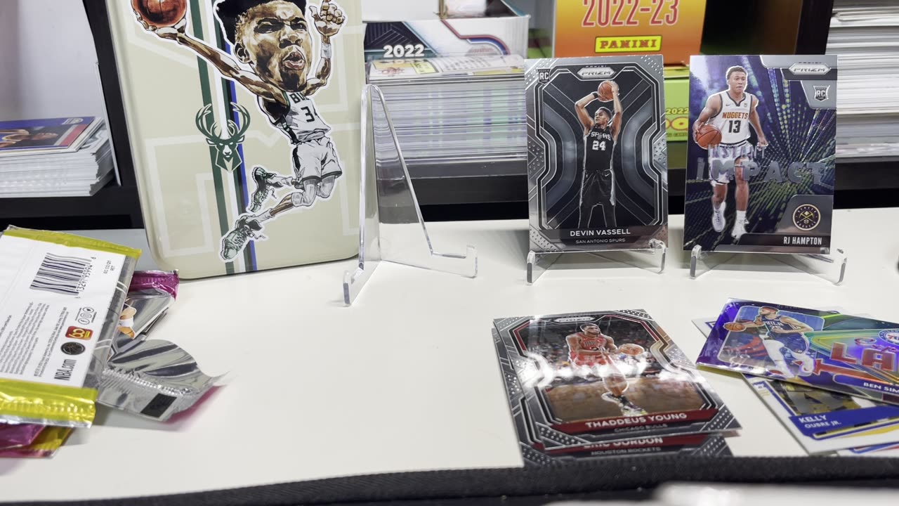2020-21 Walmart Basketball Mixer Tin 1 - Nice Configuration!