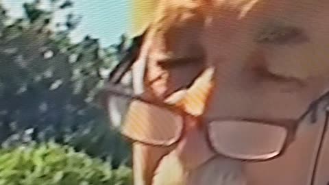 ΤΟ ΡΑΔΙΟ ΞΕΦΤΙΛΑ ΚΟΡΟΙΔΕΥΕΙ ΤΑ ΤΣΙΠΑΚΙΑ ΓΙΑ ΝΑ ΠΛΑΝΗΣΕΙ ΑΝΘΡΩΠΟΥΣ...