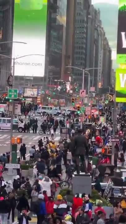 Crowd Runs in Times Square After Manhole Explosion
