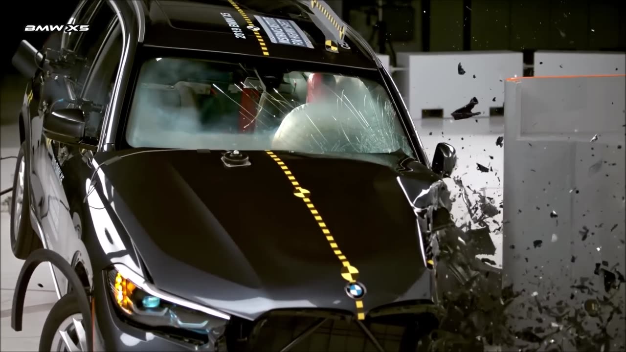 2019 BMW X5 vs 2019 Volvo XC90 - CRASH TEST