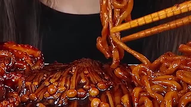 Black Bean Noodles, Spicy Enoki Mushrooms, Baby Octopus #zoeyasmr #zoeymukbang #bigbites #mukbang #a