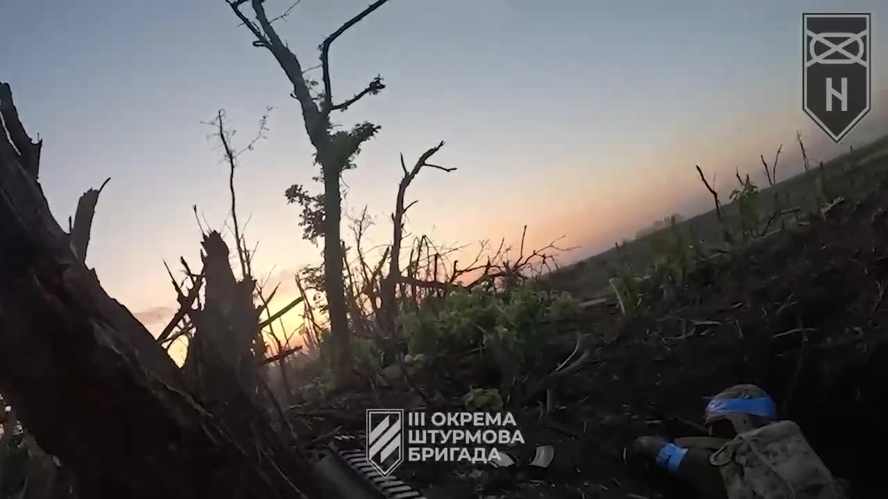 Ukrainians Go Head First into Smoking Russian Trenches(Intense)