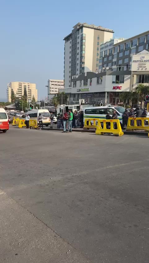 Traffic starts to flow after uMhlanga taxi blockage