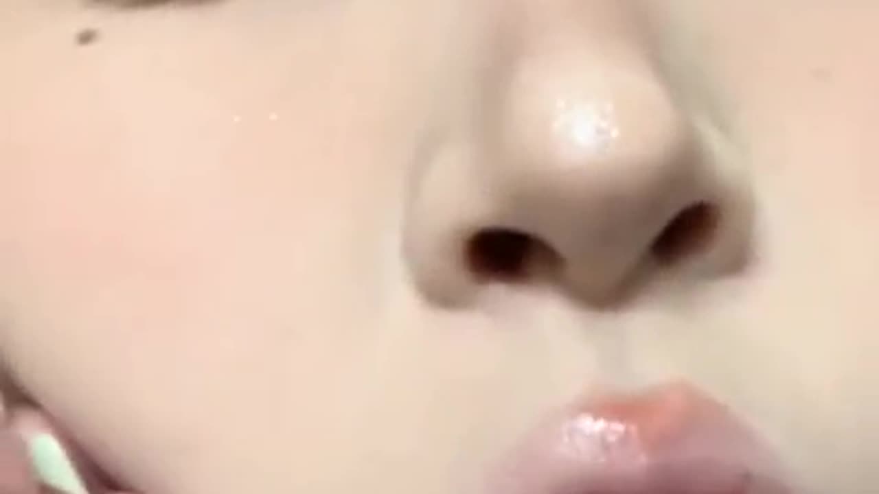 The Ultimate Guide to Lip Care: Exfoliation, Moisturizing and Plumping