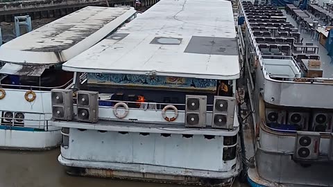 Floating boats restaurant in Bangkok river