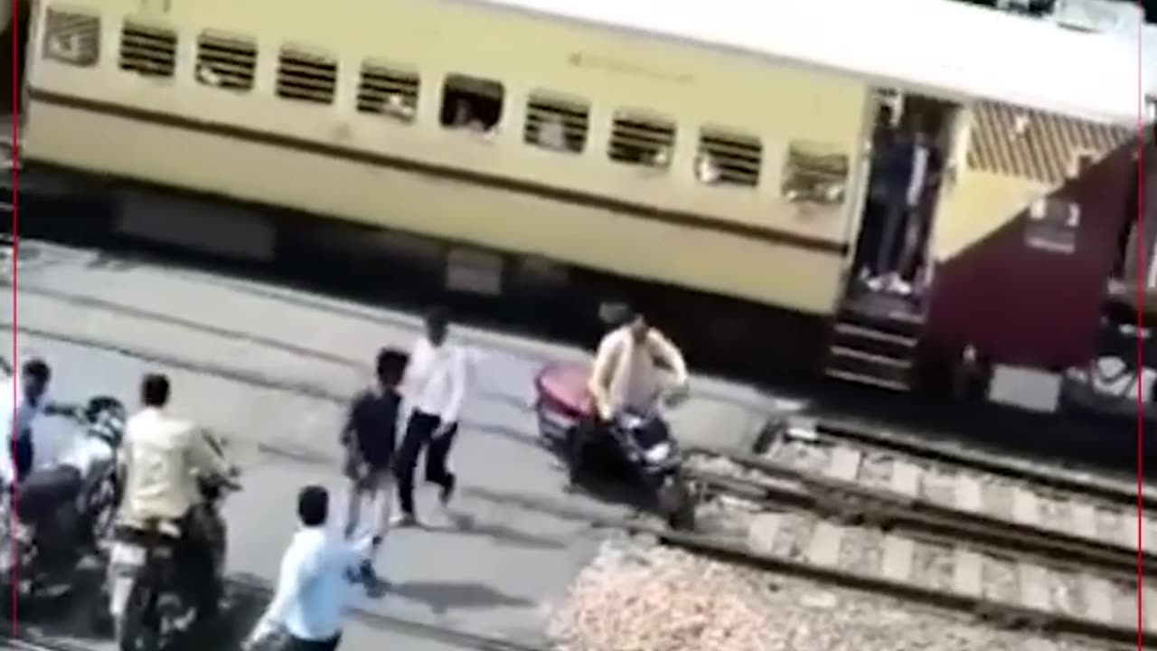 Man's bike gets CRUSHED by train | ABP News