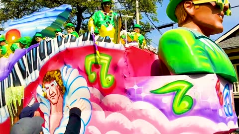 KING CAKE - SCENE 17 - DO PEOPLE IN NEW ORLEANS TAKE THEIR MARDI GRAS SERIOUSLY?