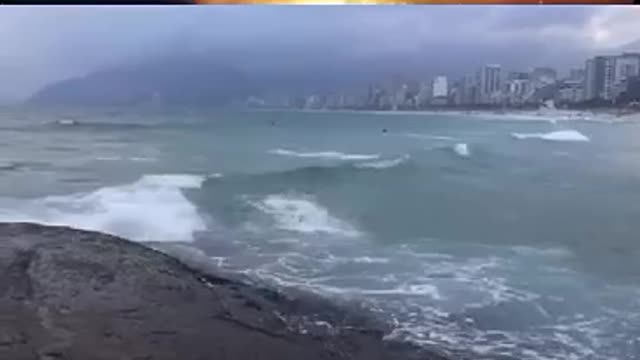 MAN FILMS MERMAID ON IPANEMA BEACH IN RIO (BRAZIL) WATCH THE VIDEO AND SHARE