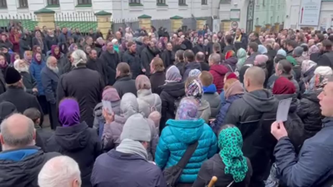 Ukrianian Orthodox Christains gather for the fourth straight day to pray at the Lavra Caves