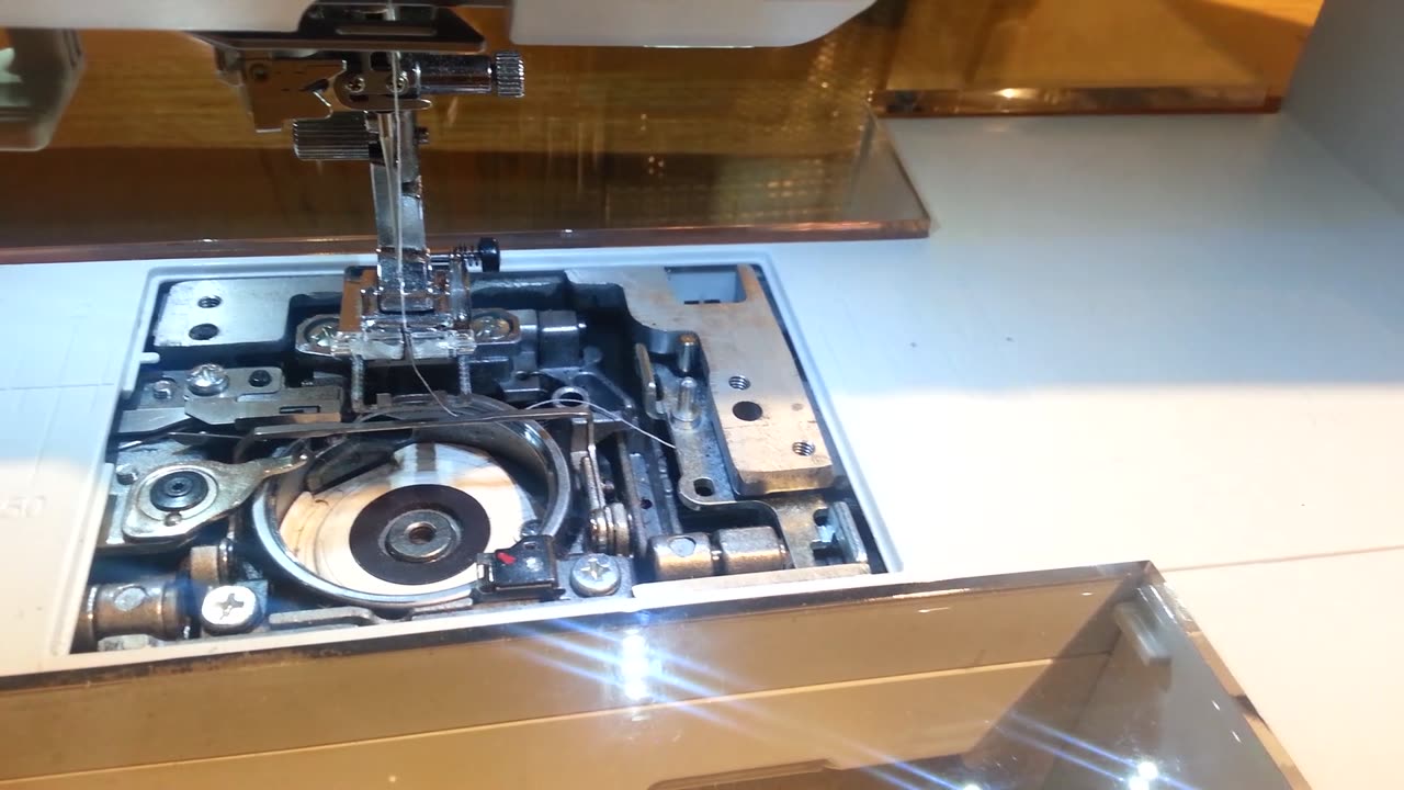 Janome Skyline - Cleaning and oiling bobbin area