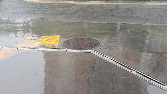 Raining in summer seems very cool.