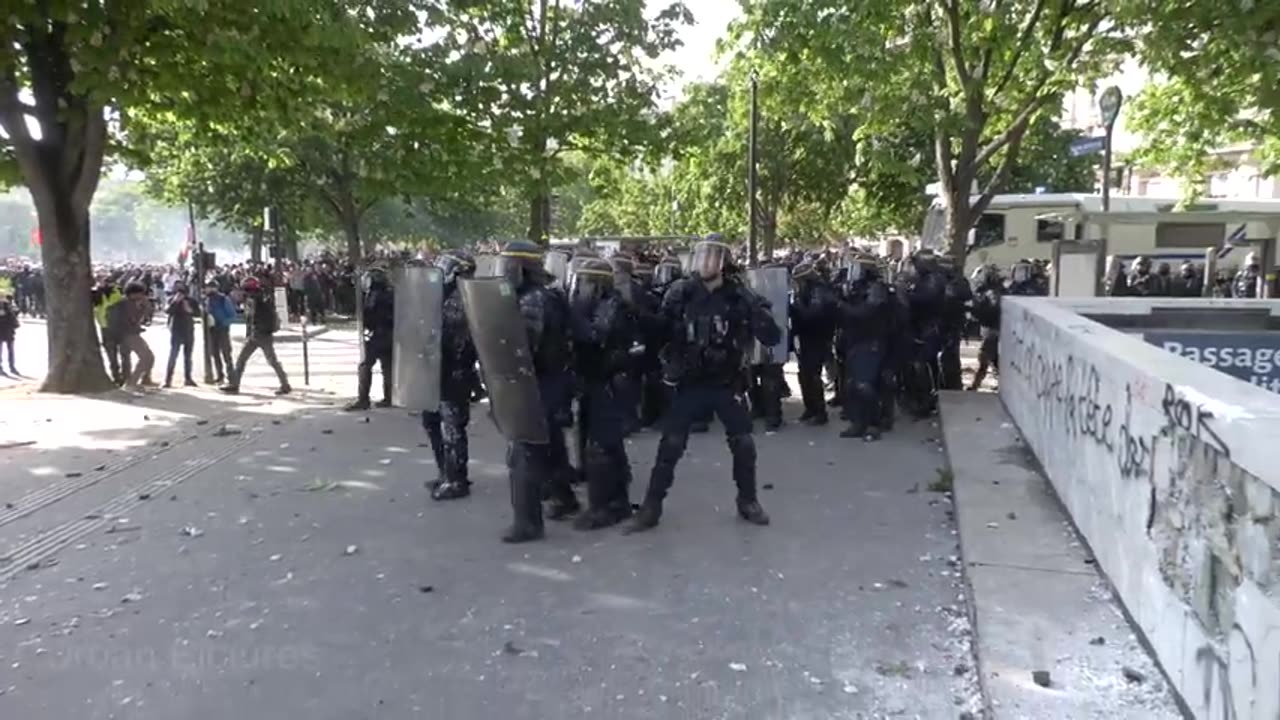Paris May Day protest turns ugly as police clash with protesters
