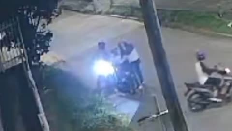 Robo motocicleta en el barrio Zapamanga