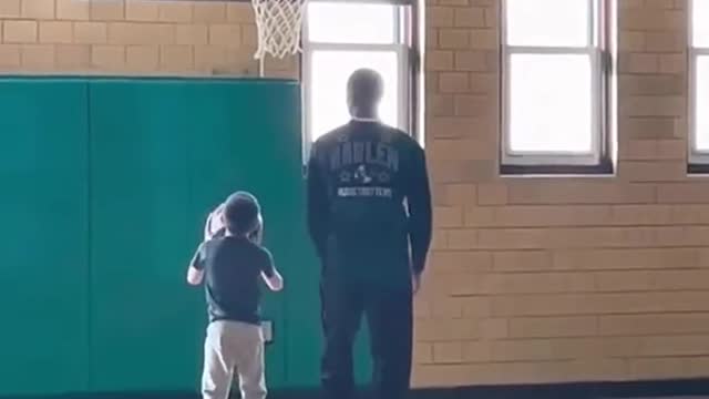 Lil man was PUMPED 😂 #basketball (via @iamsaulwhitejr)