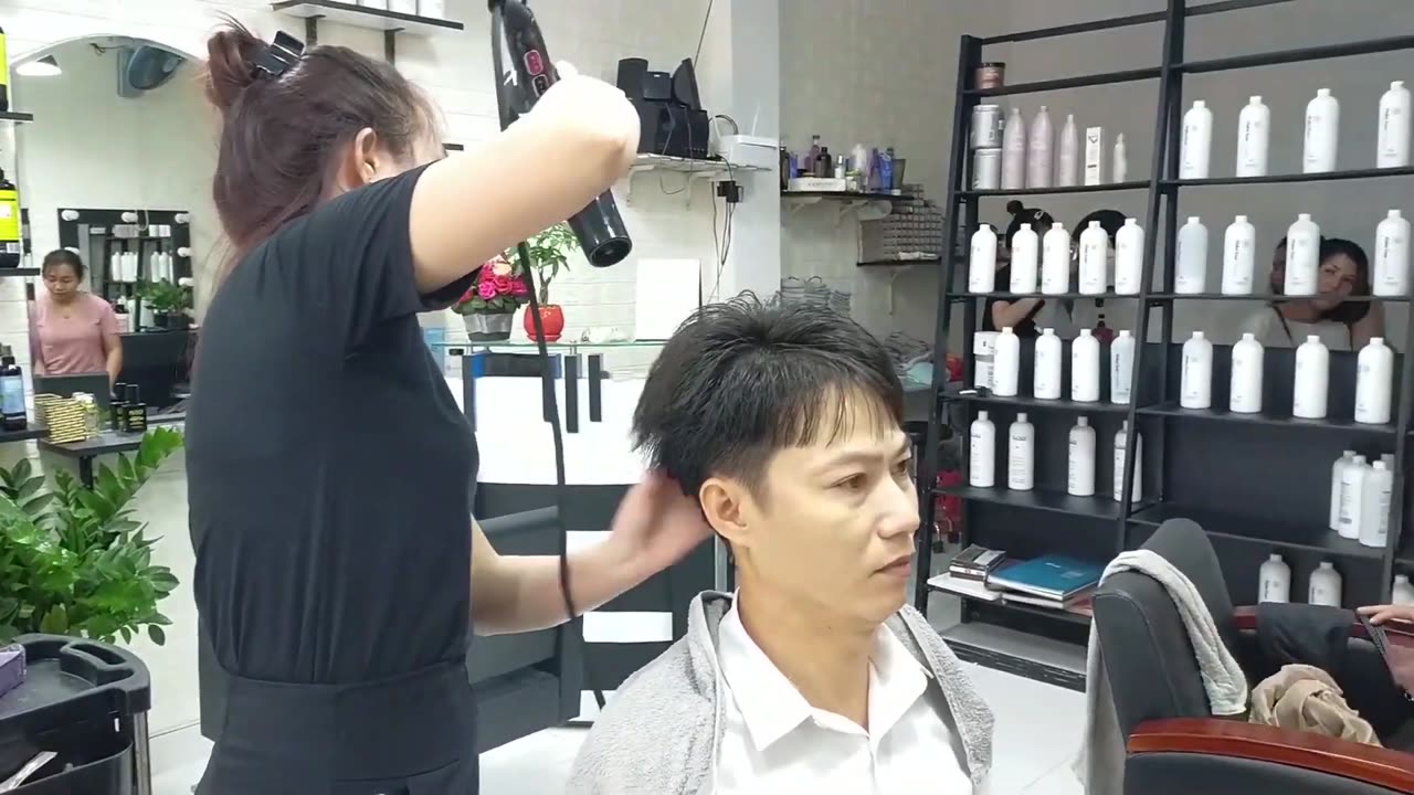 Daily relaxing hair wash and facial massage at Vietnam barber shop