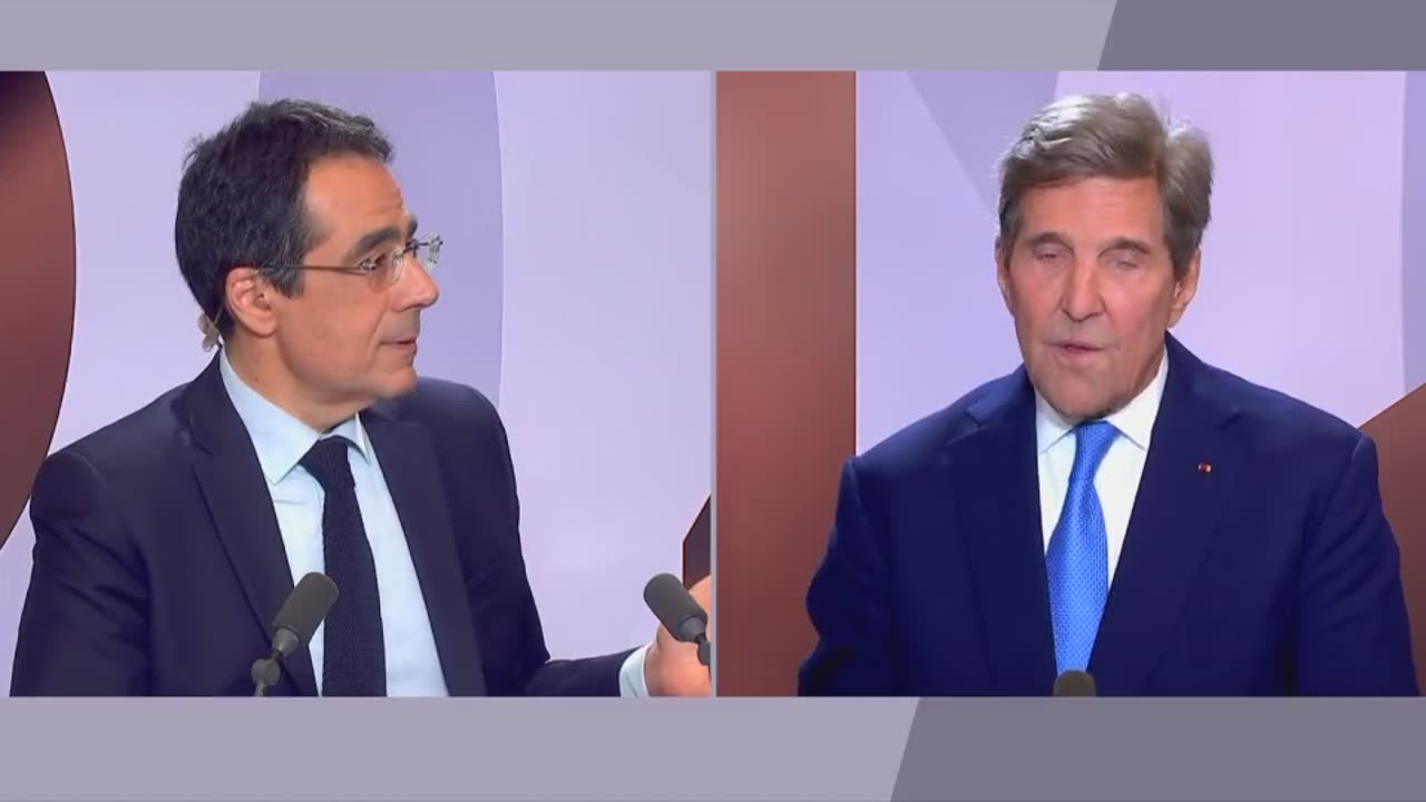 John Kerry: West must hold Putin accountable for Ukraine. French reporter: Like Bush in Iraq?