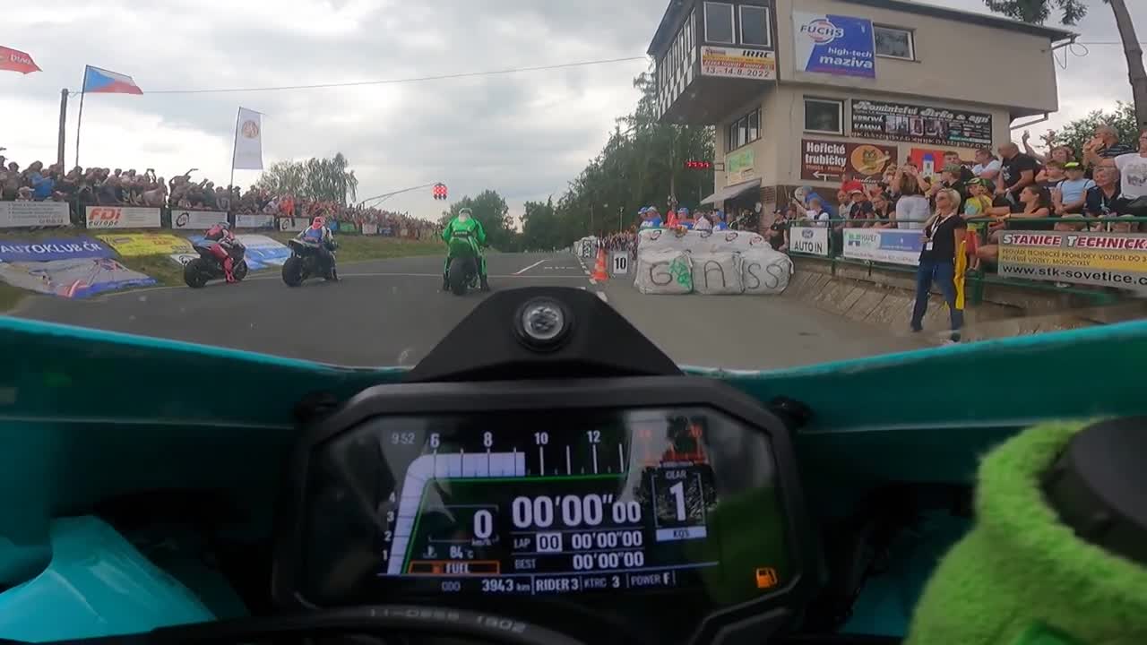 Start race one Superbike IRRC Hořice Česká Tourist Trophy