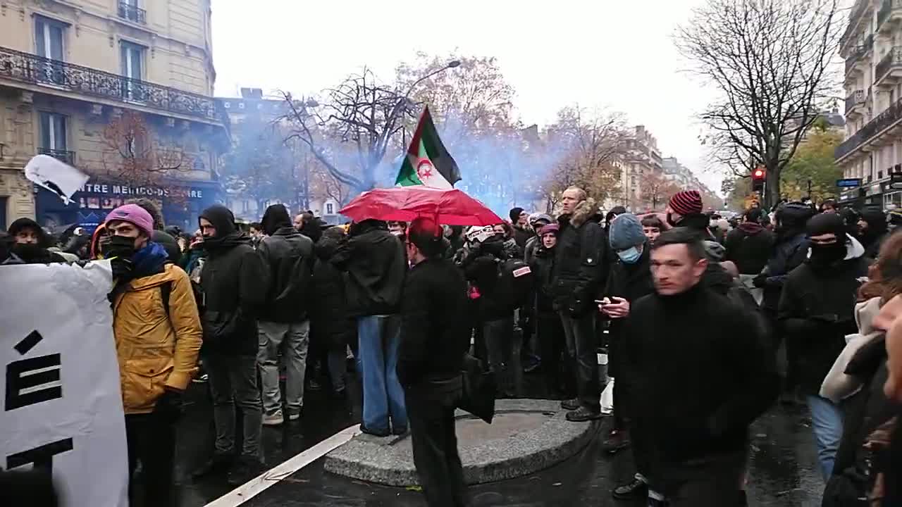 Manif anti-pass💉et anti Racisme du 27/11/21 - Paris - Av. de la République