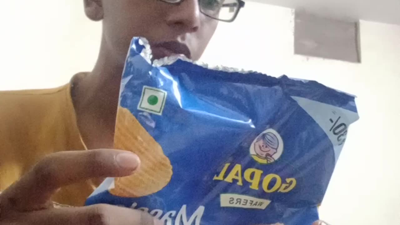 Gopal Wafers Ke Massla Bites. || Trying Different Foods ||