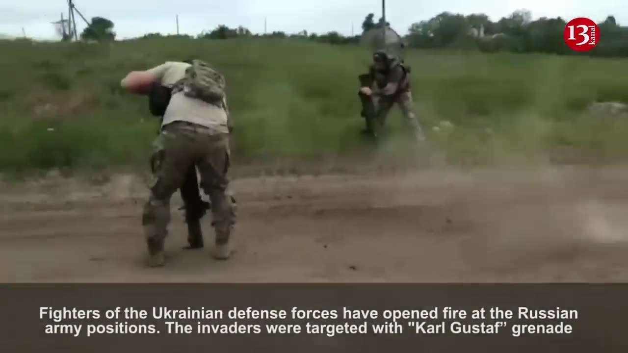 Ukrainian fighters fire at Russians at a close range with Swedish-provided Carl Gustafson weapon