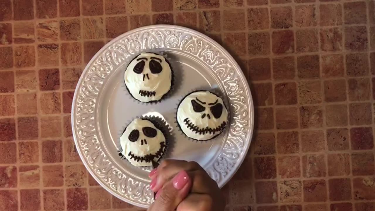 Halloween cupcake decoration