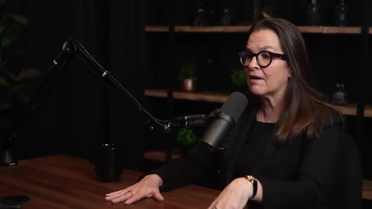 Annie Jacobsen: Nuclear War, CIA, KGB, Aliens, Area 51, Roswell & Secrecy