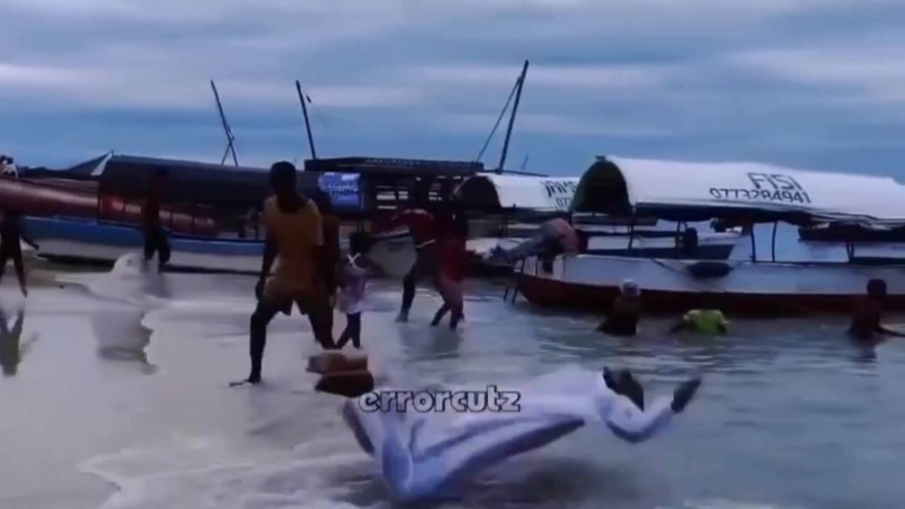 So Funny Video ** Guys 1 like For this Man**