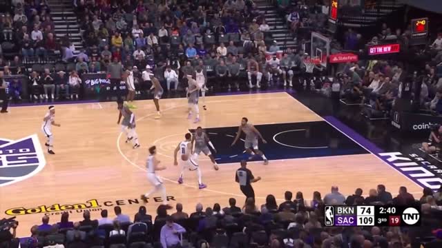 Ben Simmons with one of the best offensive plays in NBA history😨