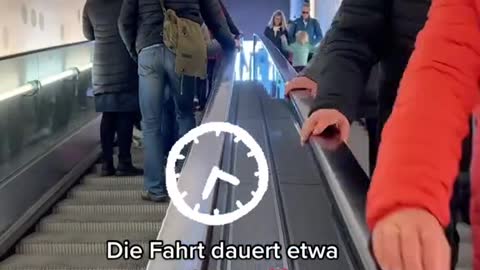 Aur rorests Komn ntan antwortenFahren die Rolltreppen da ineinem Bogen oder sah das nur so aus?