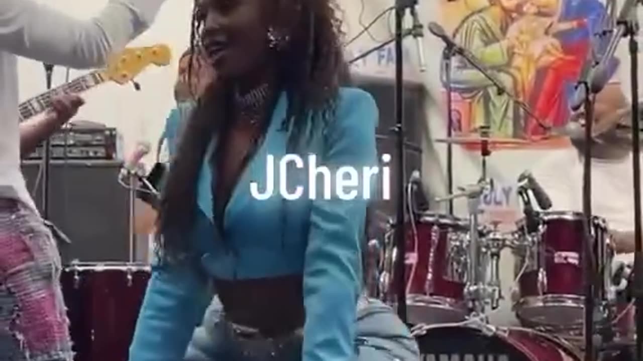 Just look at how she whine her big Azz in church whiles singing..