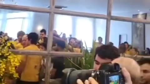 Bolsonaro em café da manhã oferecido pelo seus novos vizinhos