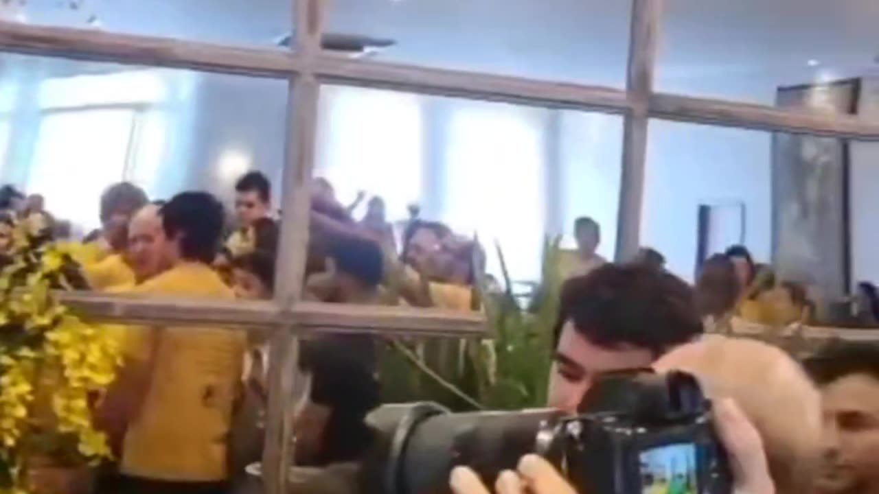 Bolsonaro em café da manhã oferecido pelo seus novos vizinhos