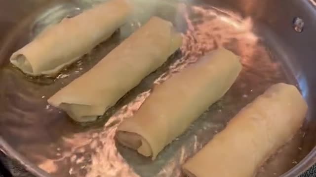 Cheeseburger rolls 👀