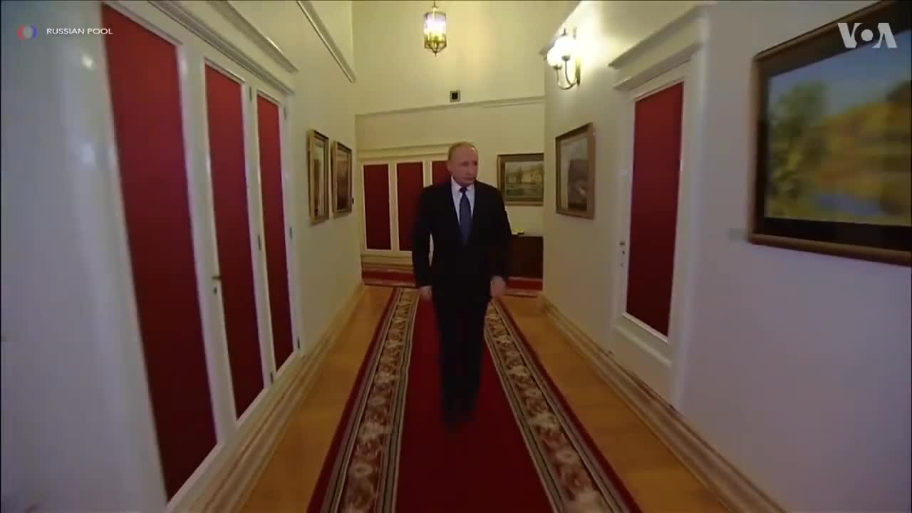 When Putin walks, he swings his left arm but not his right.