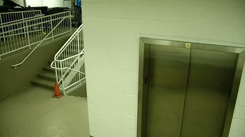 7110CVCULElevator#3Lobby_2021-01-06_03h00min00s983ms.mp4