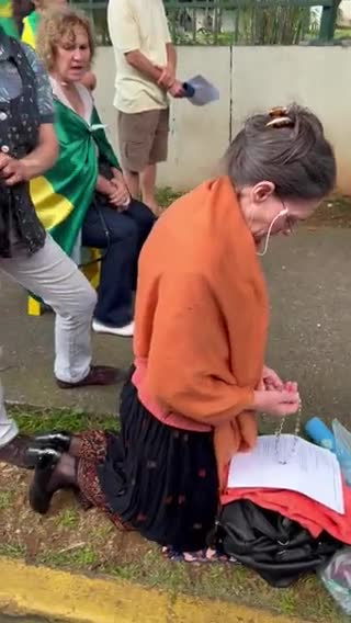 Oração em manifestação no comando Militar | São Paulo , 17/12/22