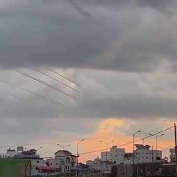 Hezhbollah fires rockets against Israel from Lebanon