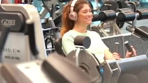 SHE IS SO 'EXPRESSIVE' WHEN SHE WORKSOUT