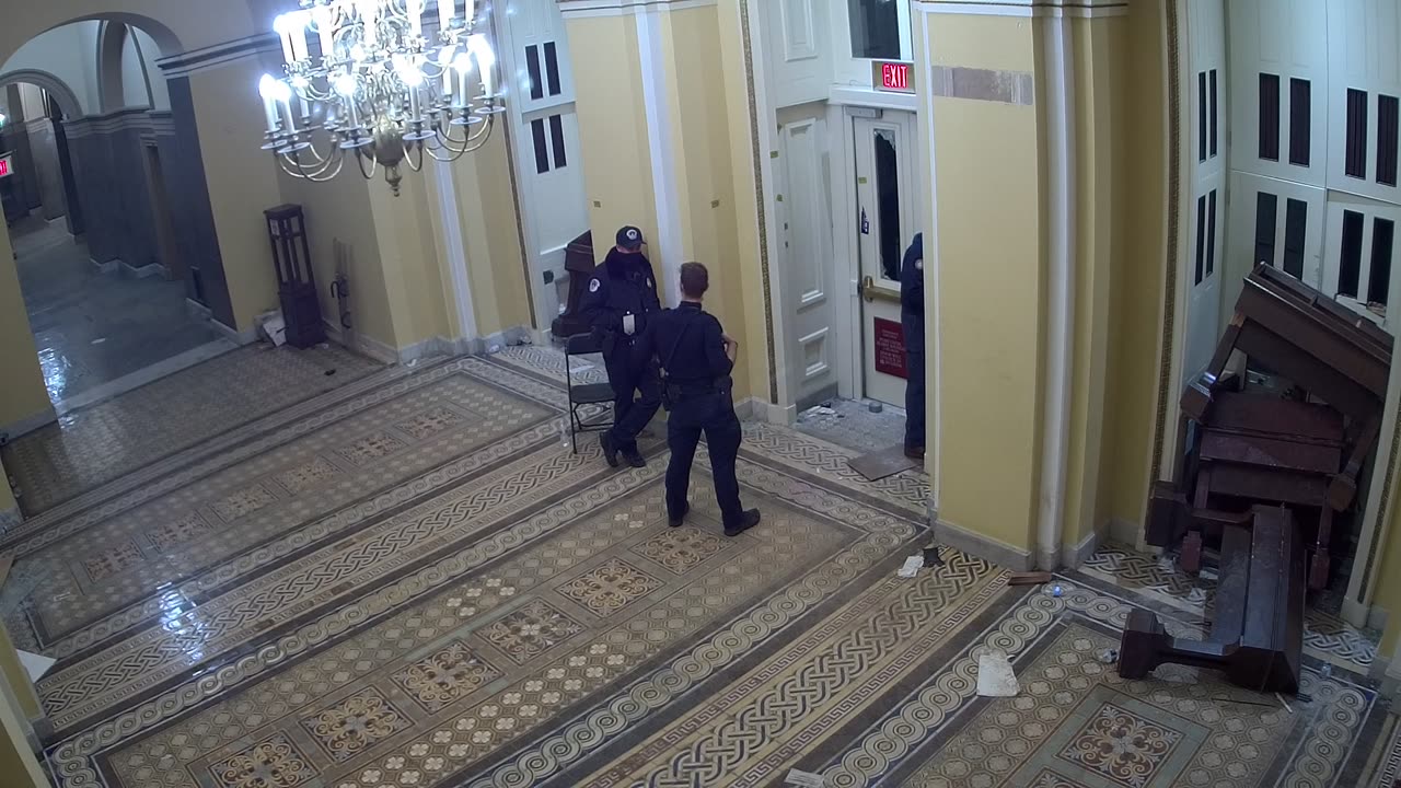 0102USCS01SenateWingDoornearS139_2021-01-06_19h16min26s117ms.mp4