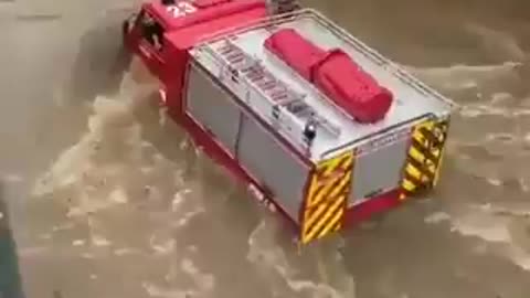 Firefighters facing the flood in the German streets.