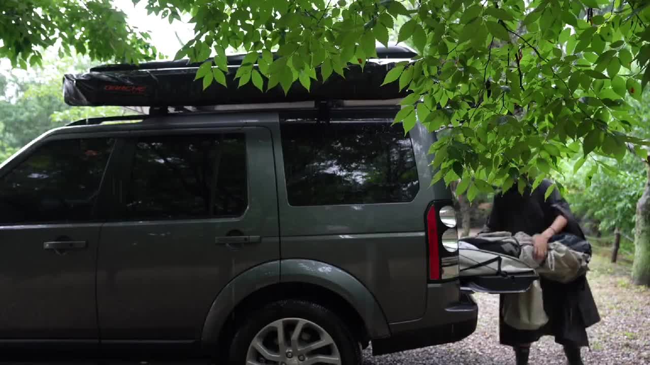 Of course, we have to go camping in rainy days. Isn't it good to play with water happily