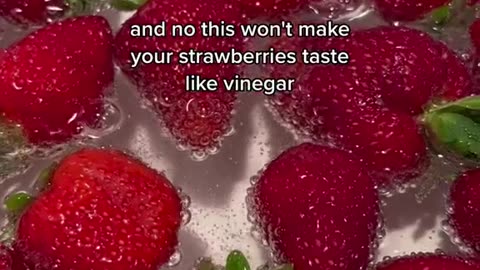 How to wash the pesticides away from strawberries