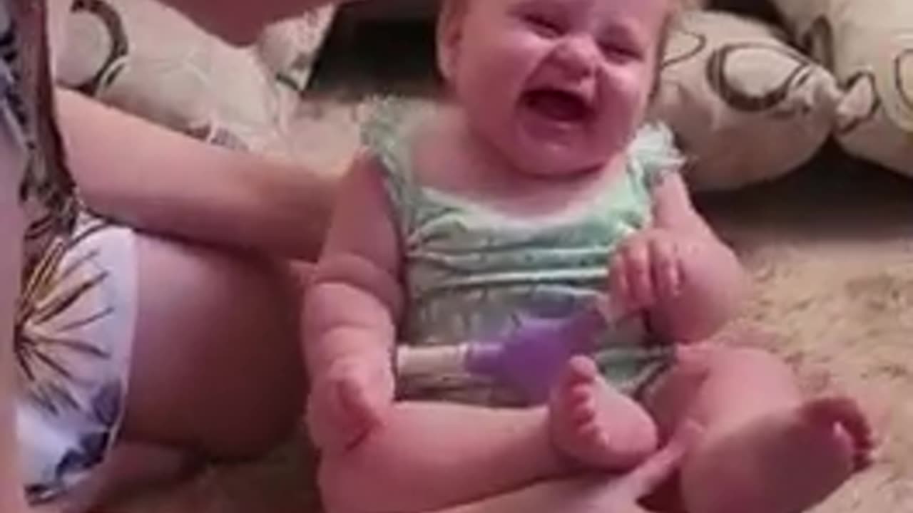 Hilarious baby laugh