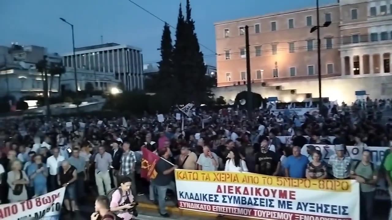 🇬🇷 ULTIMO: Miles de personas se manifiestan frente al