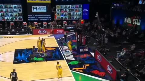 Super long-range three-pointer! !