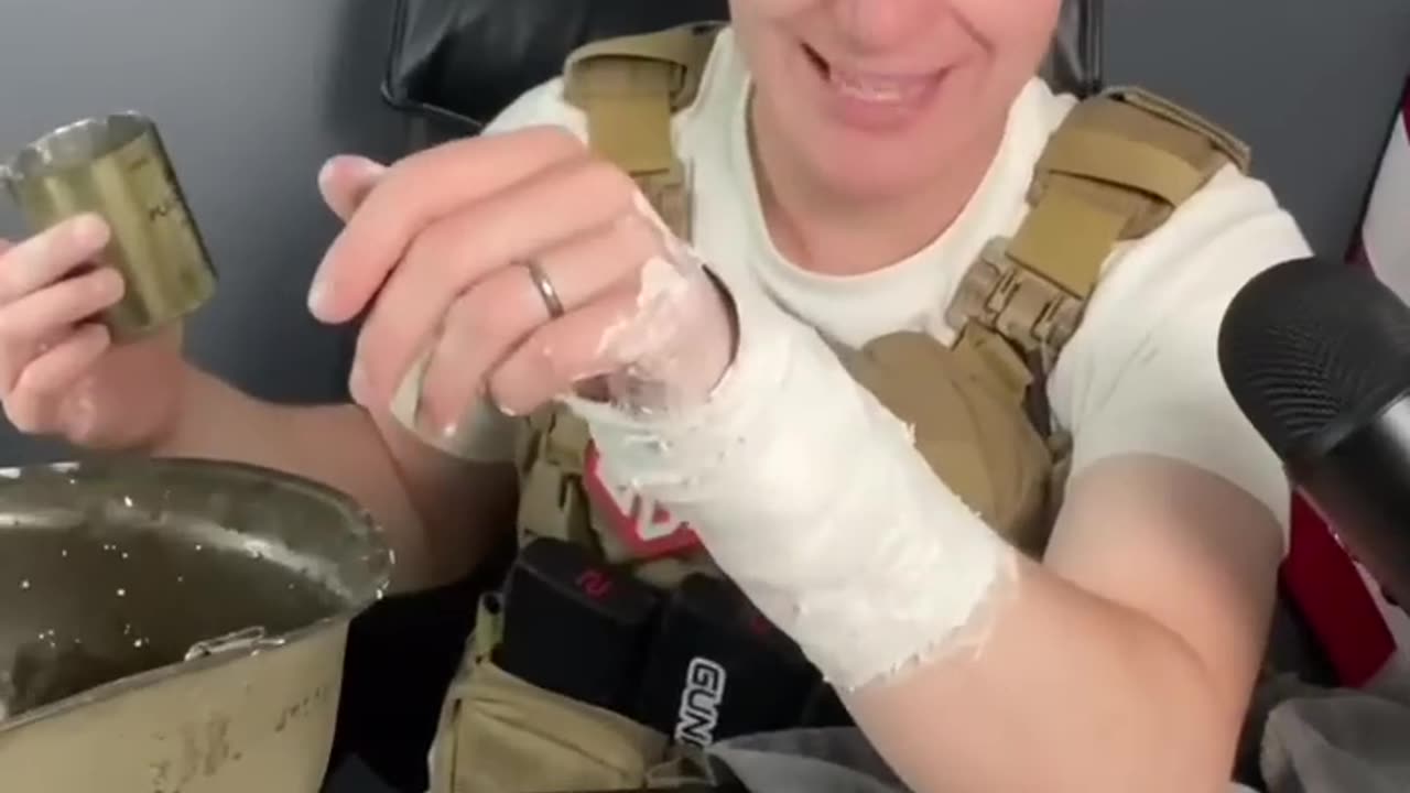 Opening World War 2 Can, Guess What's Inside...