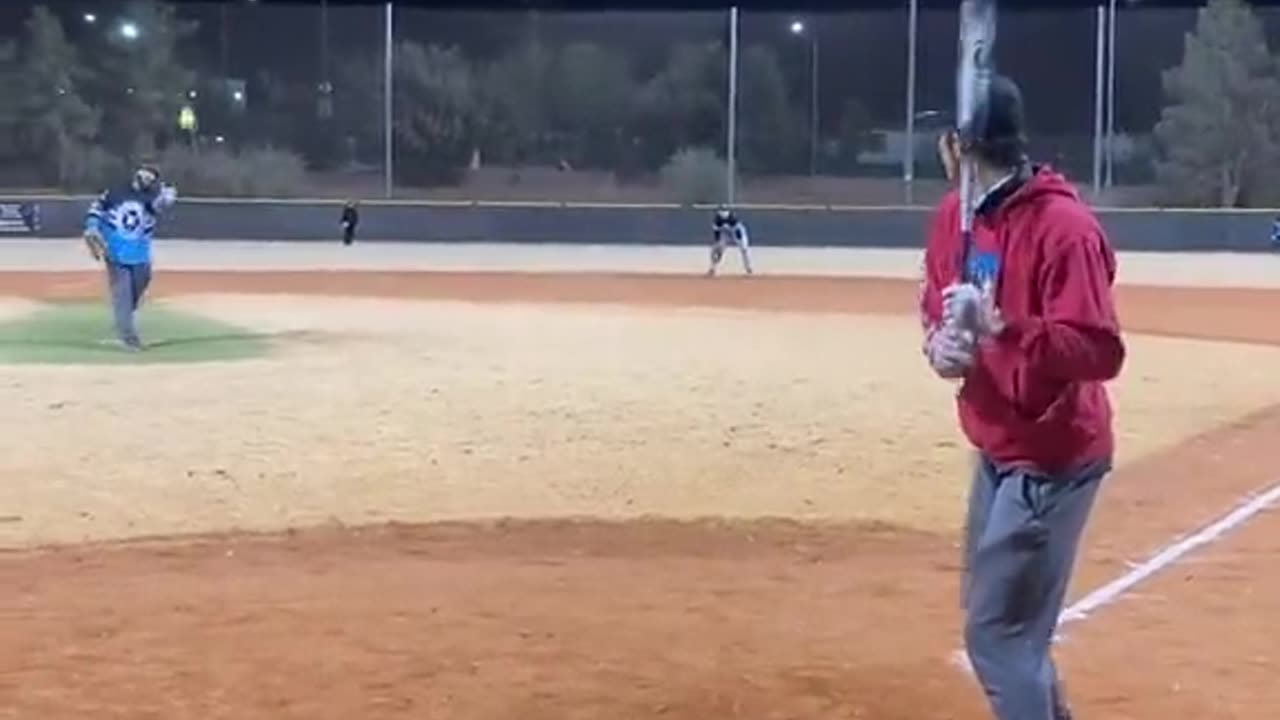 Oh 😧 (via @sndebo.29) #baseball #swing #homerun #accident