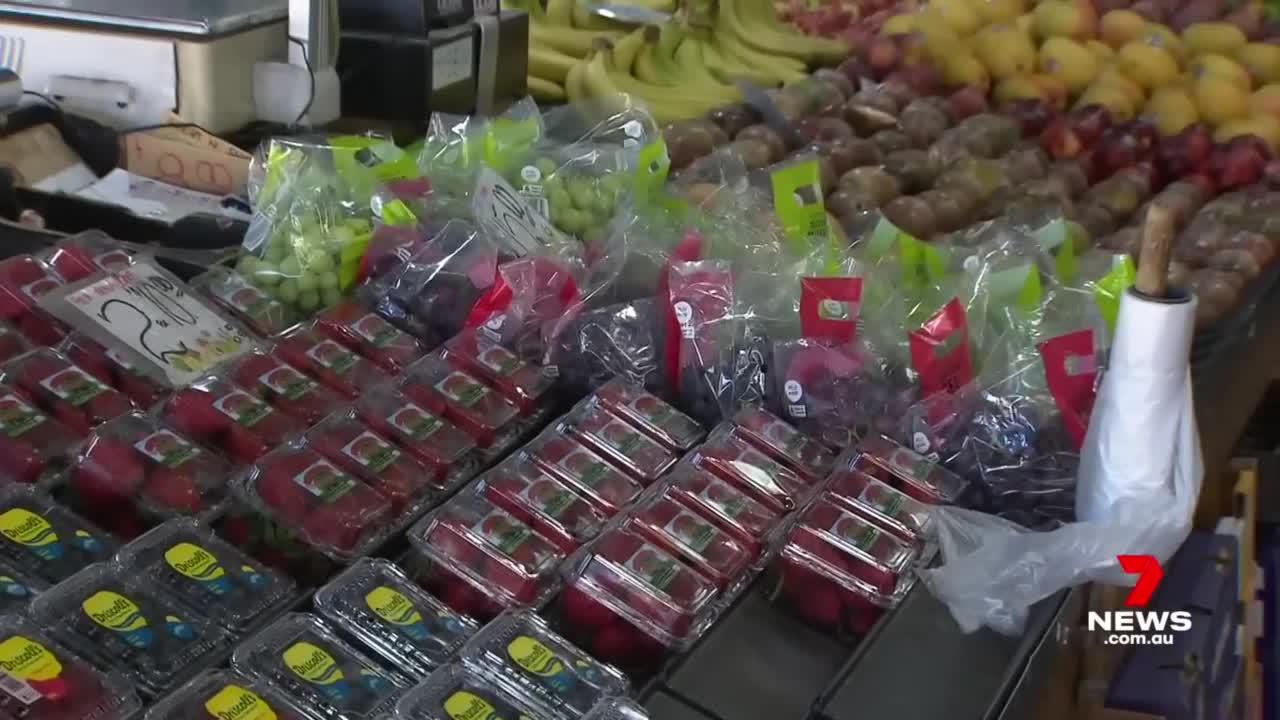 Fruit and vege farmers are pleading with Sydney families to support them | 7NEWS