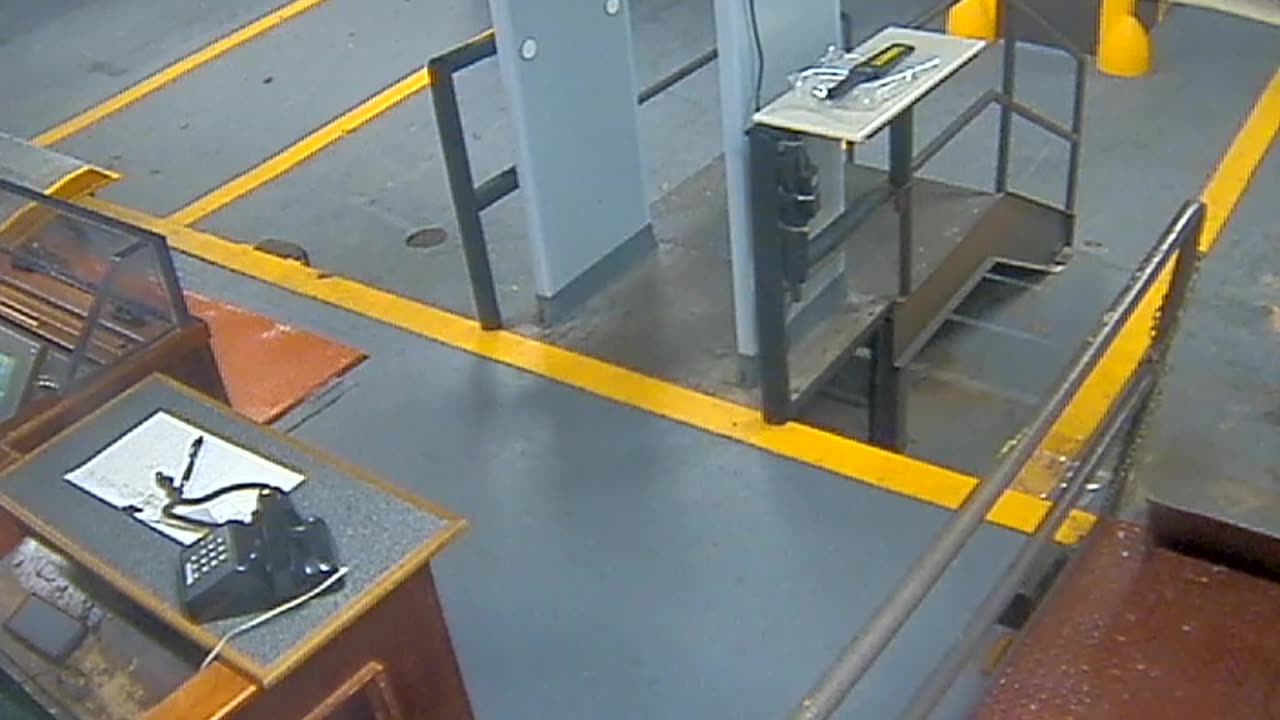 3205LHOBBACStLoadingDock_2021-01-06_22h20min42s410ms.mp4